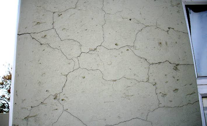 Non-structural cracks